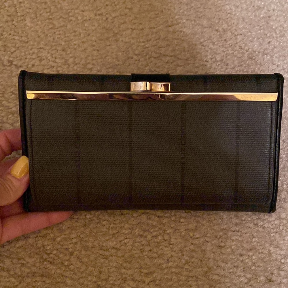 Women’s Vintage Liz Wallet - Picture 2 of 4